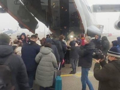 Самолеты МЧС возвращают калужан из Казахстана домой