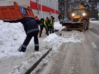 Проблемные тротуары Калуги очистят от снега и льда к середине недели