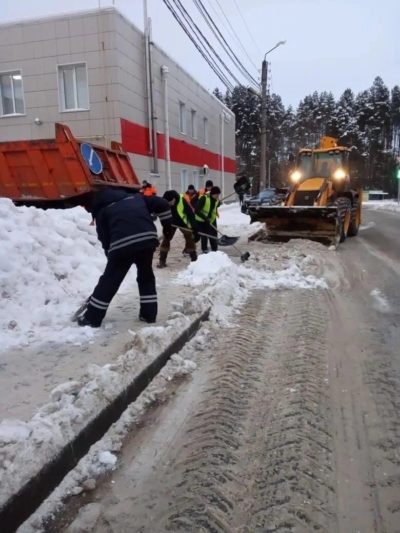 Проблемные тротуары Калуги очистят от снега и льда к середине недели