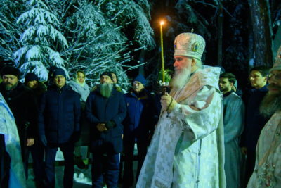 Владислав Шапша принял участие в ночном богослужении в Свято-Тихоновой пустыни