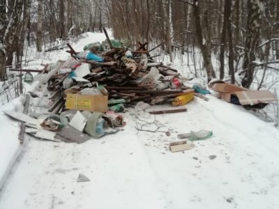 Деревню в Калужской области отрезала от «большой земли» свалка мусора