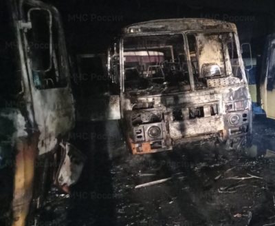 Шесть автобусов обгорели во время ночного пожара