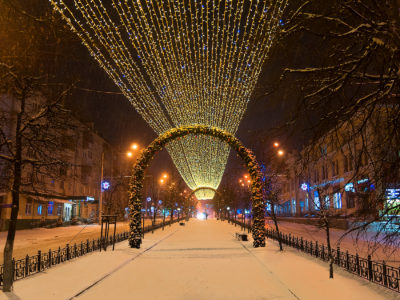 Коронавирус и снегопады отложили демонтаж новогодних украшений в Калуге