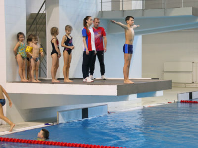 Во Дворце спорта проходят занятия по прыжкам в воду