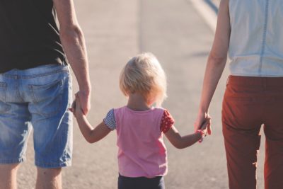 82% россиян назвали идеальной семью с двумя и более детьми