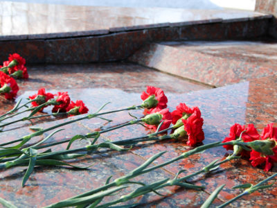Память защитников Отечества почтили цветами