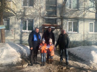 Калужский депутат-единоросс Сослан Такаев помог встретить семью беженцев из Луганска