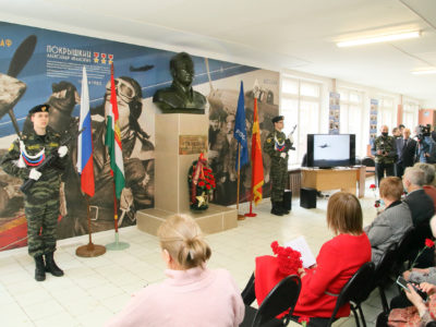 В Калуге установили бюст трижды Героя Советского Союза Александра Покрышкина