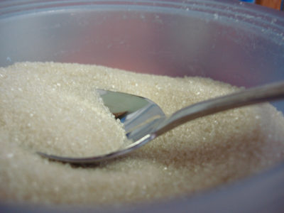 Сахарный песок начал исчезать с прилавков магазинов Калуги