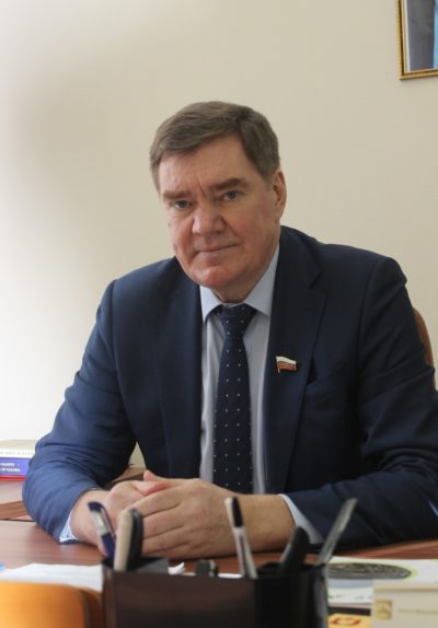 Сенатор Александр Савин поздравил работников культуры Калужской области с профессиональным праздником