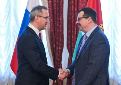 Губернатор вручил медаль главному редактору «Калужской недели» Анри Амбарцумяну