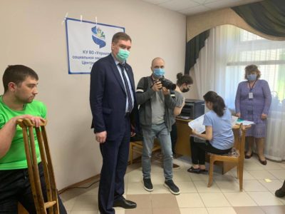 Сенатор от Калужской области Александр Савин посетил пункт временного размещения беженцев в Воронеже