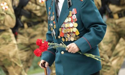Депутаты «Единой России» и «Волонтеры Победы» поздравляют фронтовиков