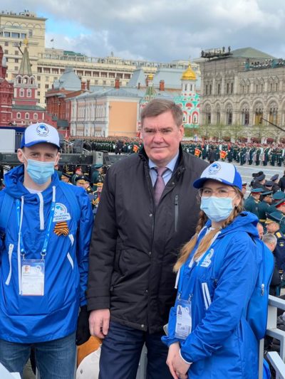 Сенатор Александр Савин посетил парад Победы на Красной площади