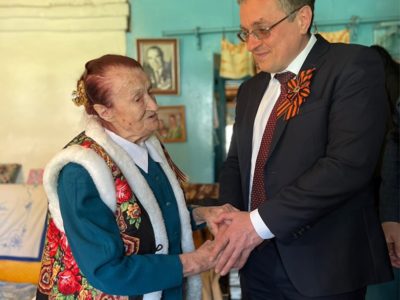 Дмитрий Денисов поздравил Полину Королёву с Днём Победы