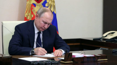 Владимир Путин подписал закон о льготах работодателям участников СВО