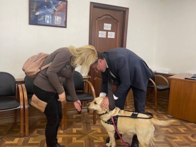 В Калуге реализуют проект с участием собак-проводников