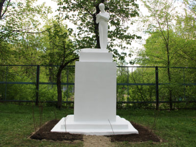 К 100-летию пионерской организации скульптуру пионера в Калуге привели в порядок