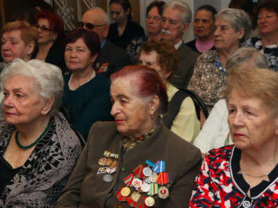 Ветеранов с юбилейной датой поздравили руководители города