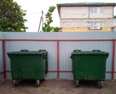На Тарутинской появились новые мусорные контейнеры
