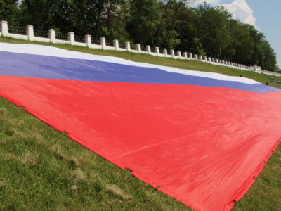 День России Калуга встречает флагами