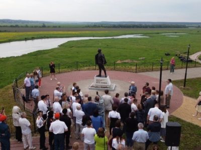 Николаю Любимову установили памятник в Калужской области