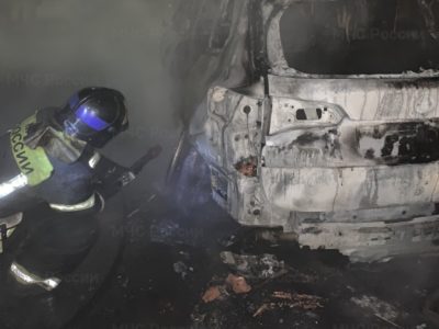 Жертвами ночного пожара в Калуге стали три легковушки