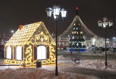 Дмитрий Денисов провел для детей экскурсию по новогодней столице России