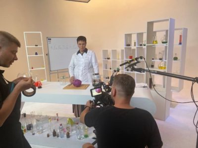 Учитель химии из Калуги прошла в полуфинал телешоу «Классная Тема!»