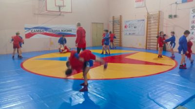 Лучшие самбисты 49 школы города Калуги провели открытую тренировку