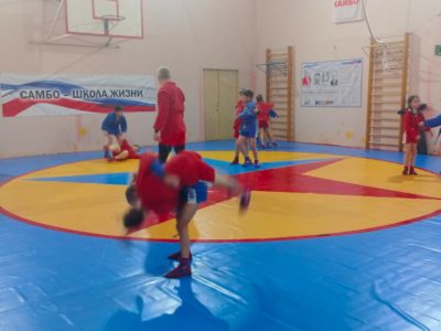 Лучшие самбисты 49 школы города Калуги провели открытую тренировку
