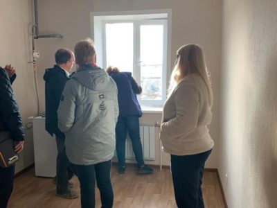 Комиссия по приемке жилых помещений оценила качество ремонта в квартирах