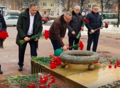 Владислав Шапша возложил цветы к Вечному огню в день освобождения Калуги