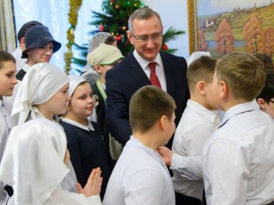 Рождественские колядки спели юные калужане для Владислава Шапши