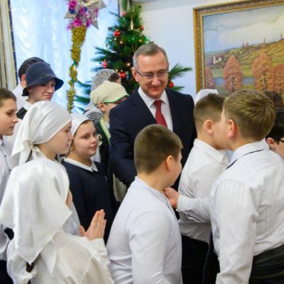 Рождественские колядки спели юные калужане для Владислава Шапши