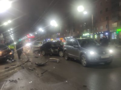 В Калуге на улице Кирова произошла массовая авария с участием маршрутки