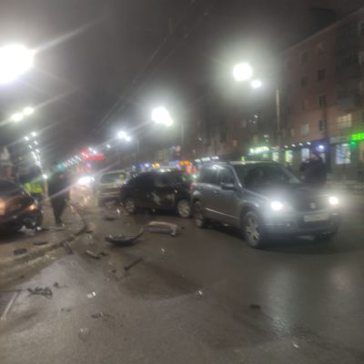 В Калуге на улице Кирова произошла массовая авария с участием маршрутки