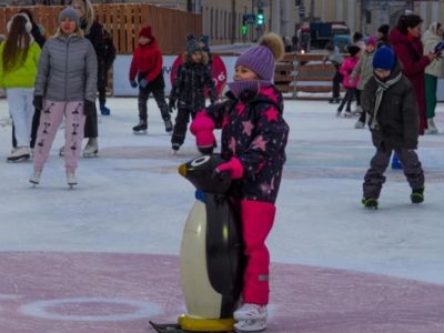 На коньках на Старом Торге за месяц покаталось 17,5 тысячи человек