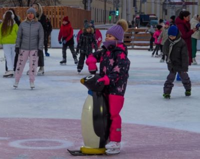 На коньках на Старом Торге за месяц покаталось 17,5 тысячи человек