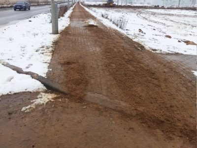 На улицы Калуги этой зимой высыпали вдвое больше песка, чем прошлой