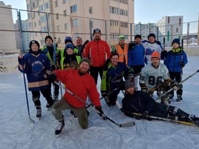 Активисты ТОС «Силикатный» организовали спортивные соревнования на льду