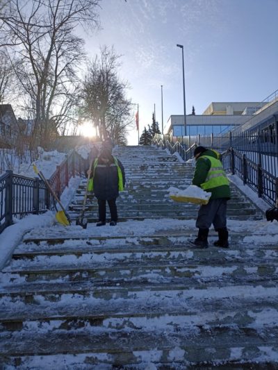 Городские службы Калуги продолжают уборку города от снега