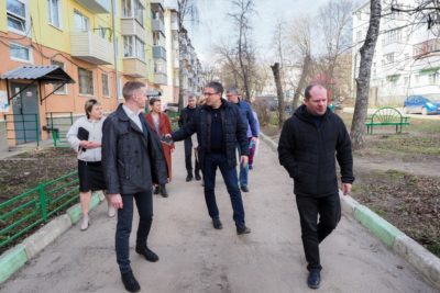 Дмитрий Денисов вместе с управляющими компаниями проверяет калужские дворы