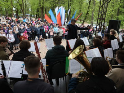 Более 200 музыкантов вышли на парад духовых оркестров в Калуге