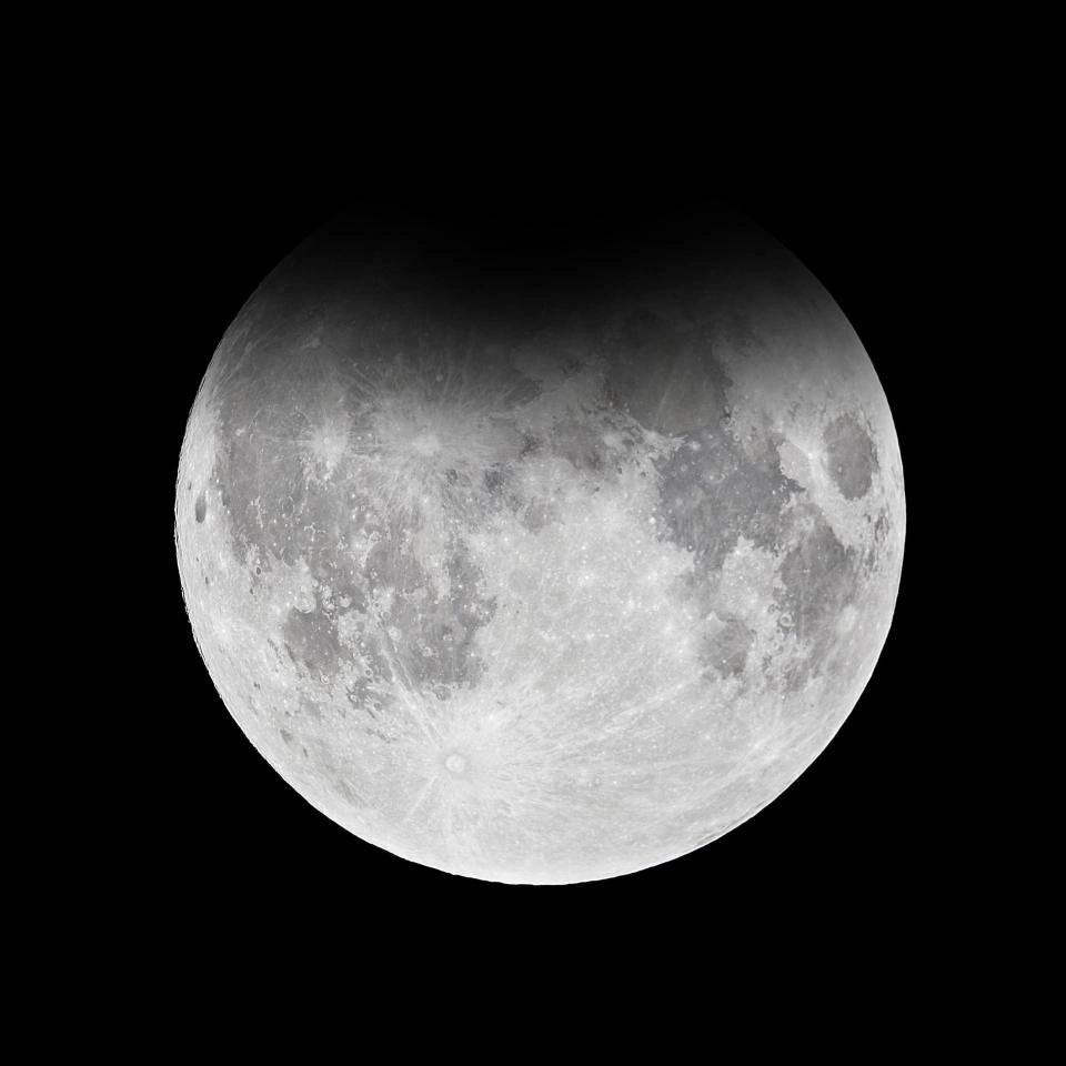 21 февраля 2024 года лунный. Полутеневое затмение. Полутеневое лунное затмение 5 мая 2023 года. Полутеневое солнечное затмение. Полутеневое лунное затмение фото.