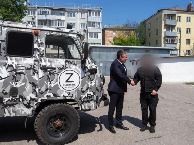 Дмитрий Денисов передал калужским бойцам автомобиль УАЗ 