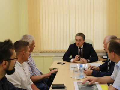 Дмитрий Денисов разобрал проблемы калужан на личном приеме 