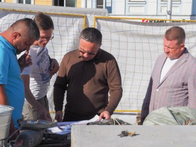 Дмитрий Денисов проконтролировал работы на месте установки стелы «Город воинской доблести»