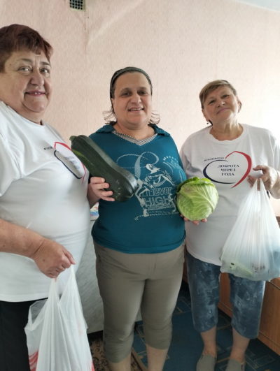  «Серебряные» волонтеры стали участниками акции «Добрая грядка»