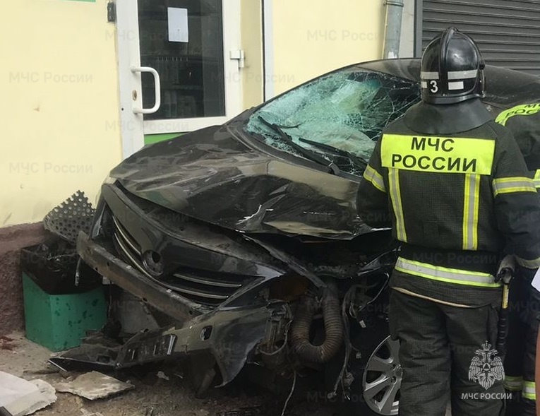 На водителя, устроившего аварию в центре Калуги, заведено уголовное дело